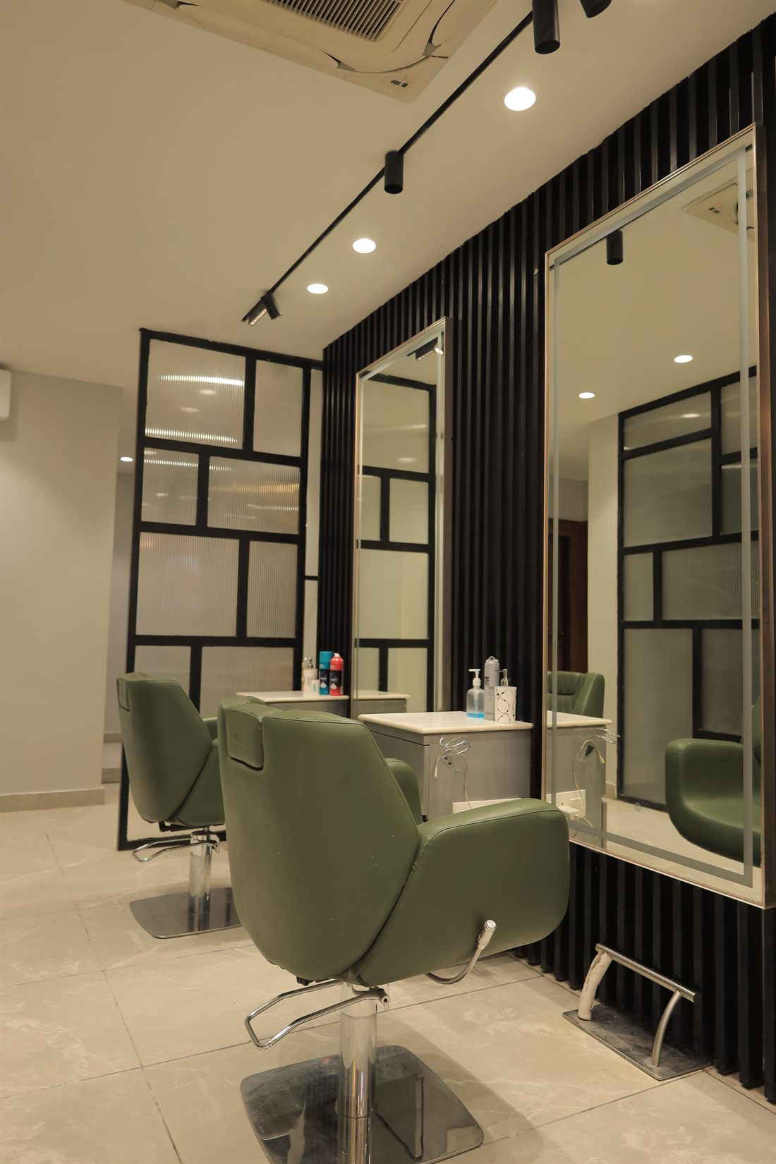 The mirror row