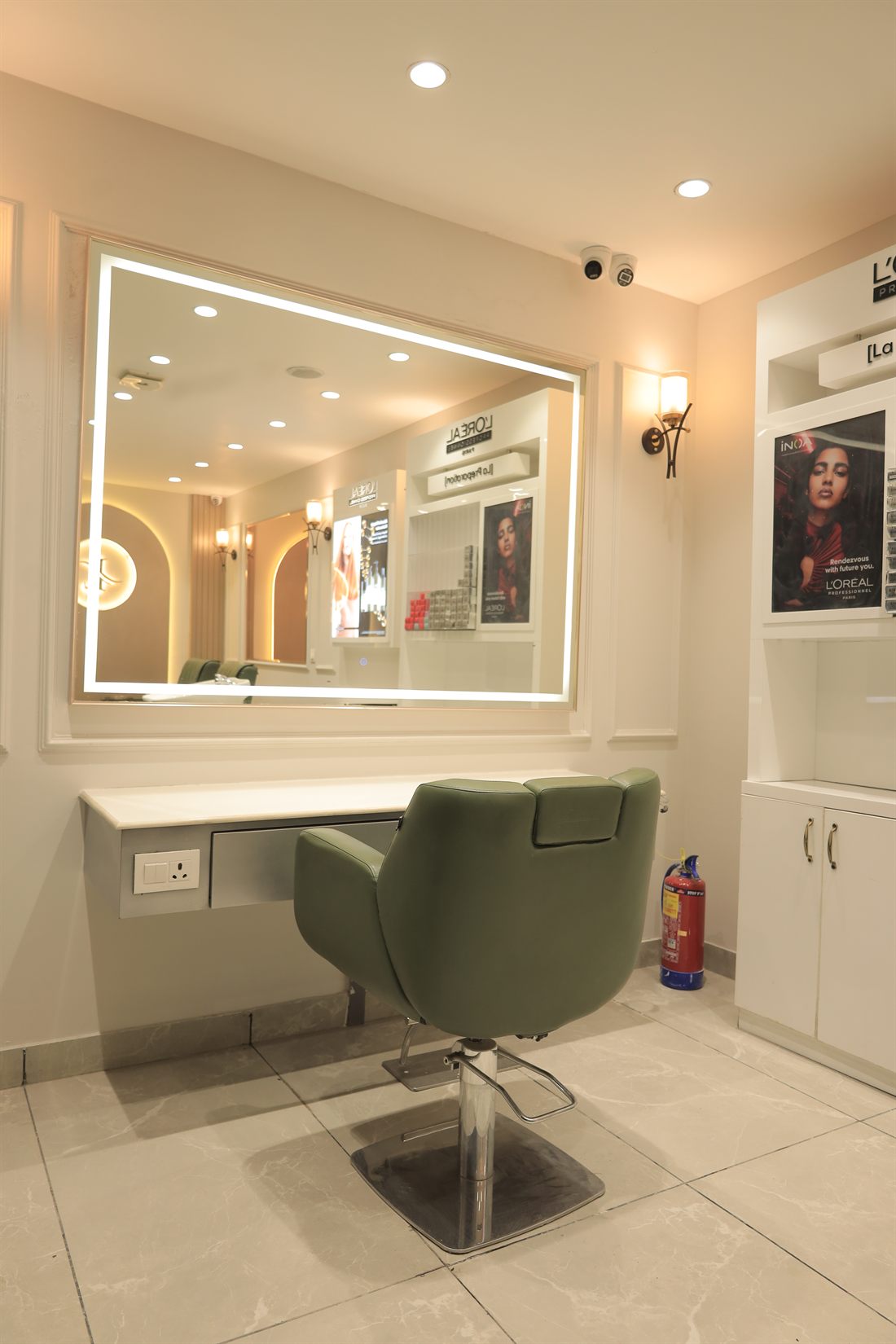 Vanity station